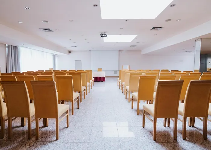 Premium Porto فندق 4*