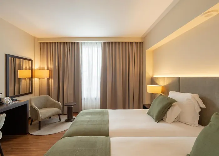 Premium Porto فندق 4*