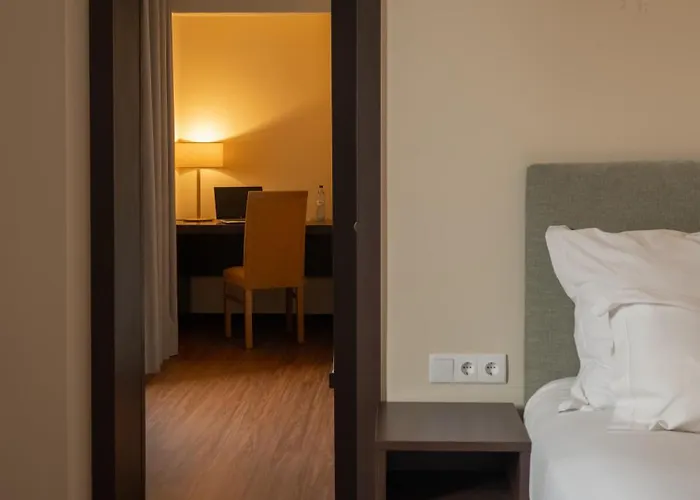 Premium Porto فندق 4*