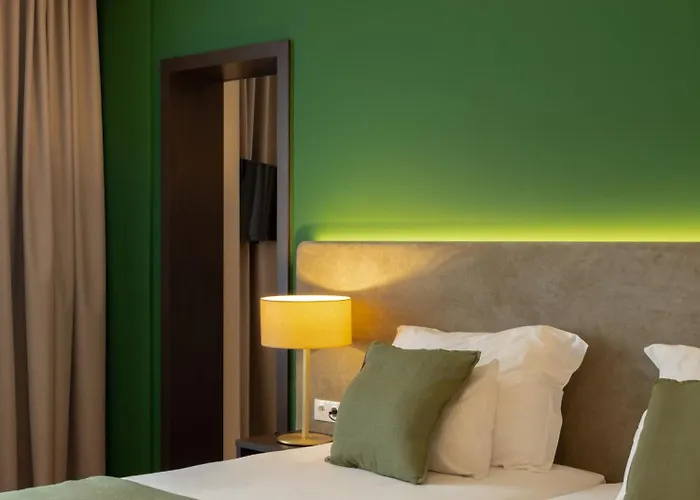 Premium Porto فندق 4*